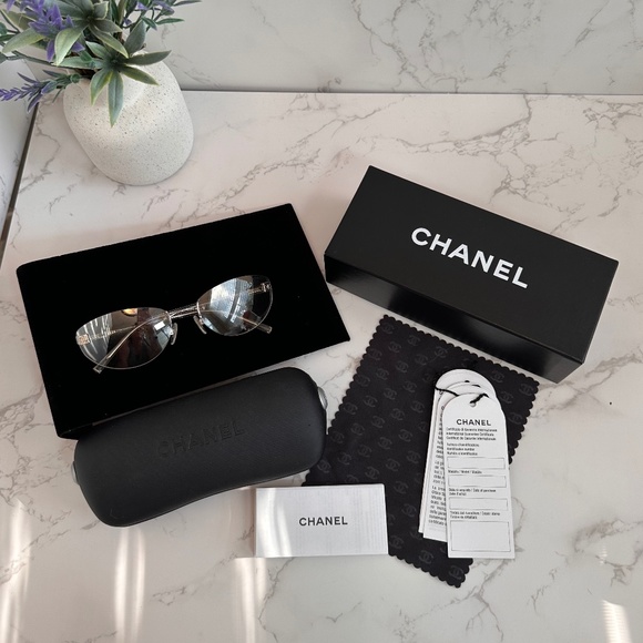 CHANEL Chic Gradient Sunglasses 4069 Vintage - Picture 8 of 16